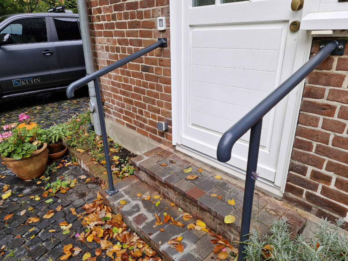 Treppengeländer aus pulverbeschichtetem Stahl