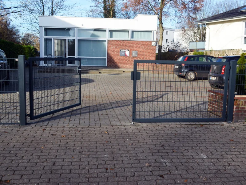 Zweiflügeliges Einfahrtstor