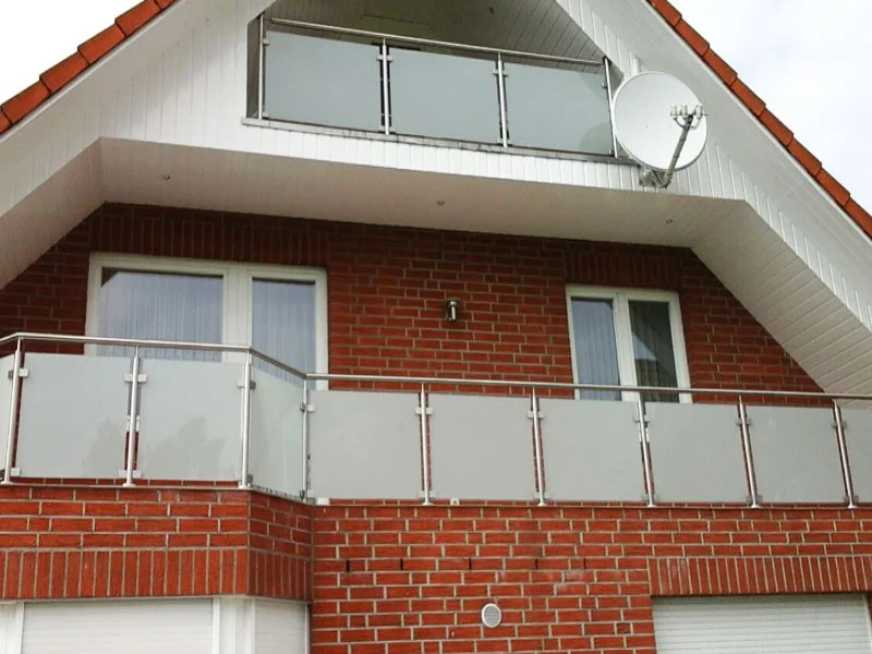 Balkongeländer mit Glaskonstruktion