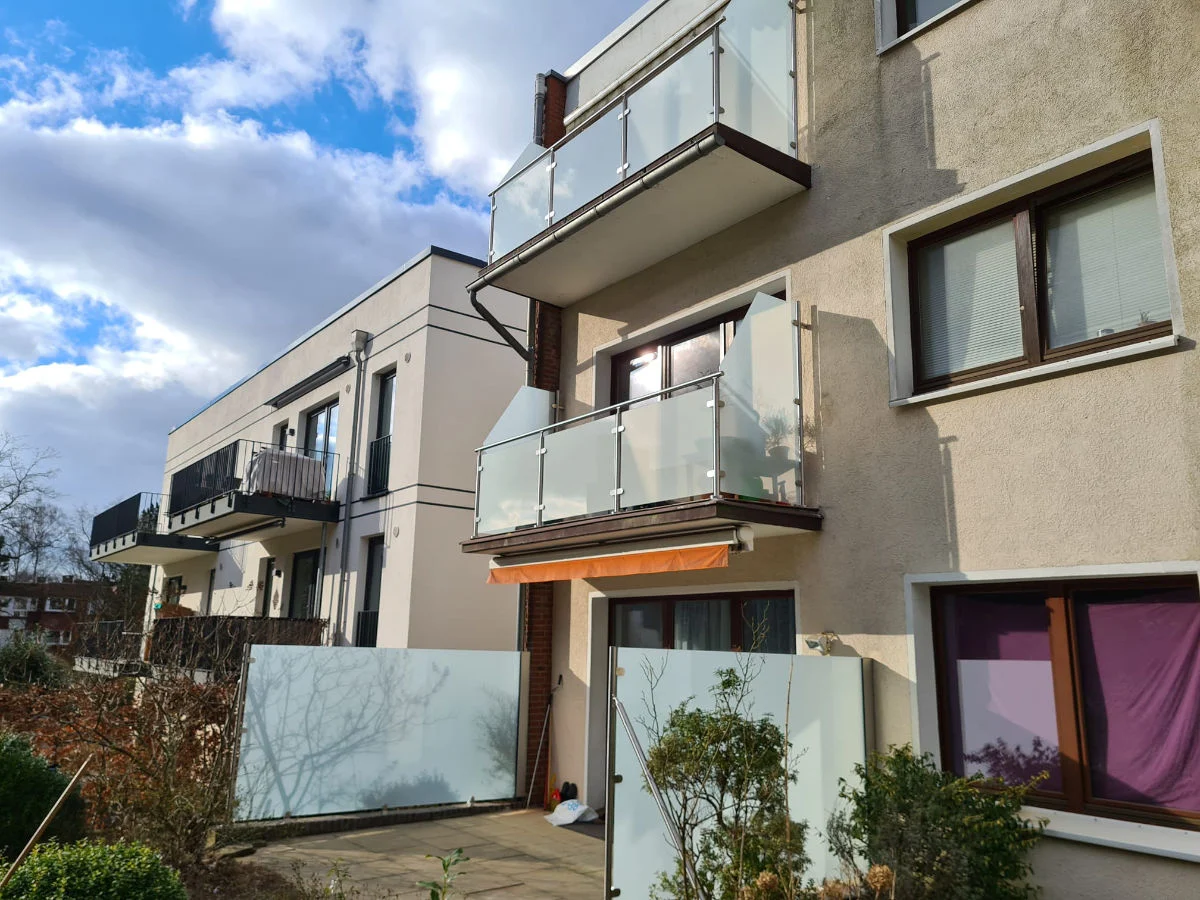 Balkongeländer und Sichtschutz aus Glas