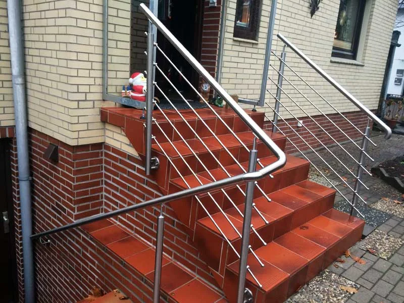 Treppengeländer mit Handlauf aus Edelstahl