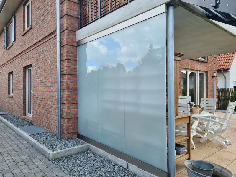Windschutz aus Glas für Terrasse